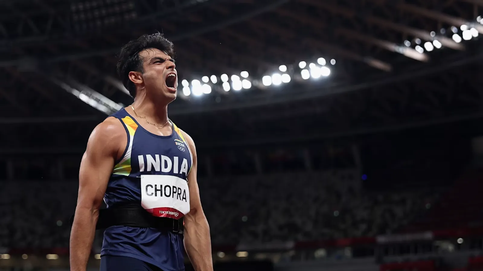 नीरज चोपड़ा भाला फेंक जीत का जश्न मनाते हुए (Neeraj Chopra Olympic Celebration)