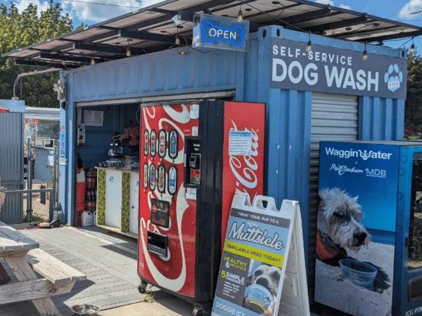 Mutt Jackson, a dog bath self service station located next to Montrose Dog Beach
