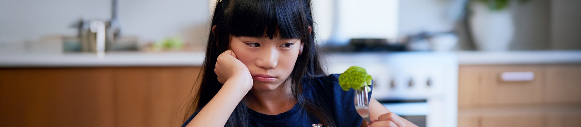 孩子長不高的中醫觀點,說明脾虛吸收差、過敏體質、睡眠不足與性早熟四大原因