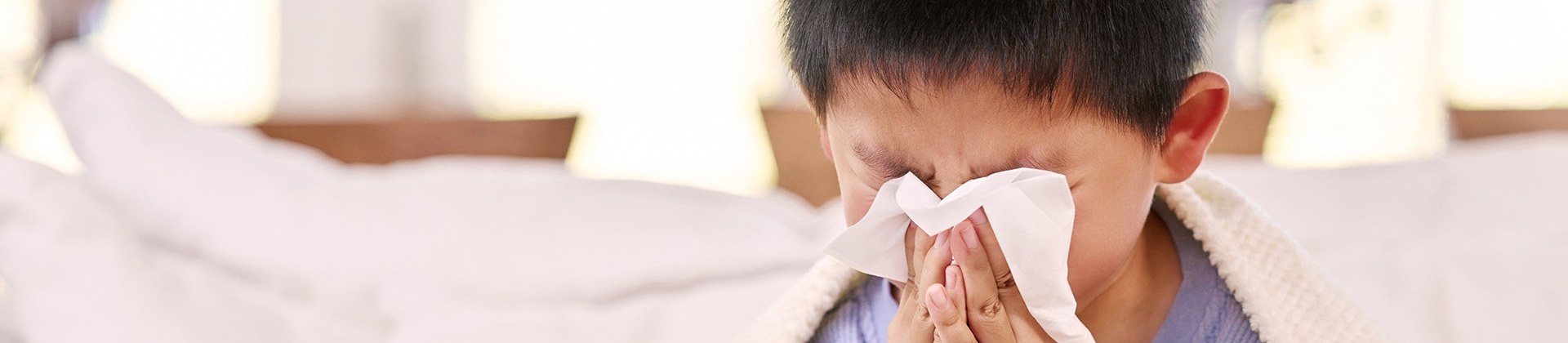 過敏性鼻炎是什麼?中醫解析全球5億人常見的鼻炎困擾,認識打噴嚏、流鼻水、鼻塞與鼻癢等症狀。