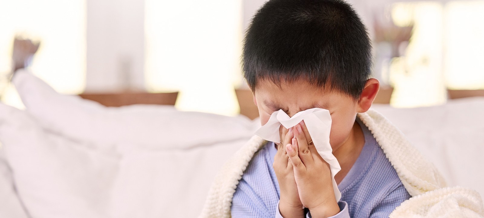 過敏性鼻炎是什麼?中醫解析全球5億人常見的鼻炎困擾,認識打噴嚏、流鼻水、鼻塞與鼻癢等症狀。