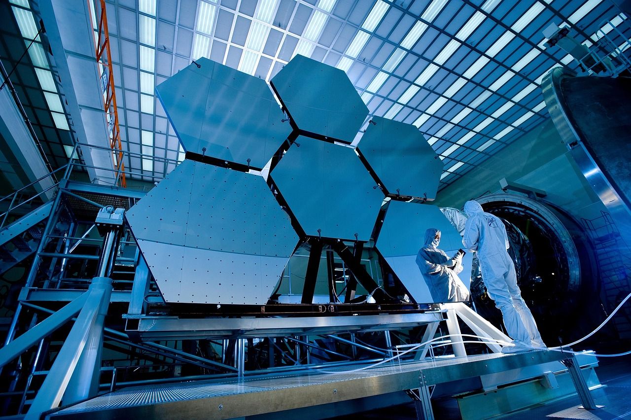 Large telescope mirror assembly used for space observation