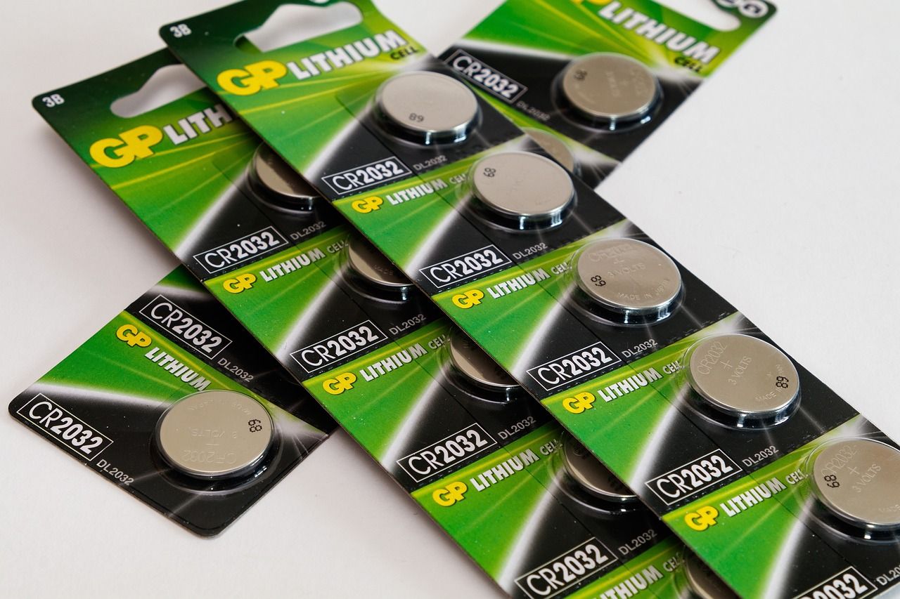 Cylindrical lithium battery cells