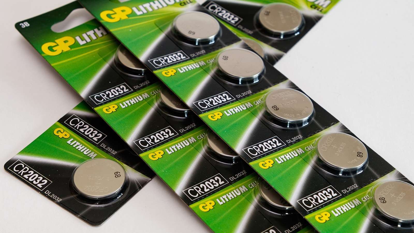 Cylindrical lithium battery cells