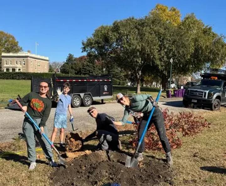 Volunteers prepping the ground for a new tree at Chimborazo Park