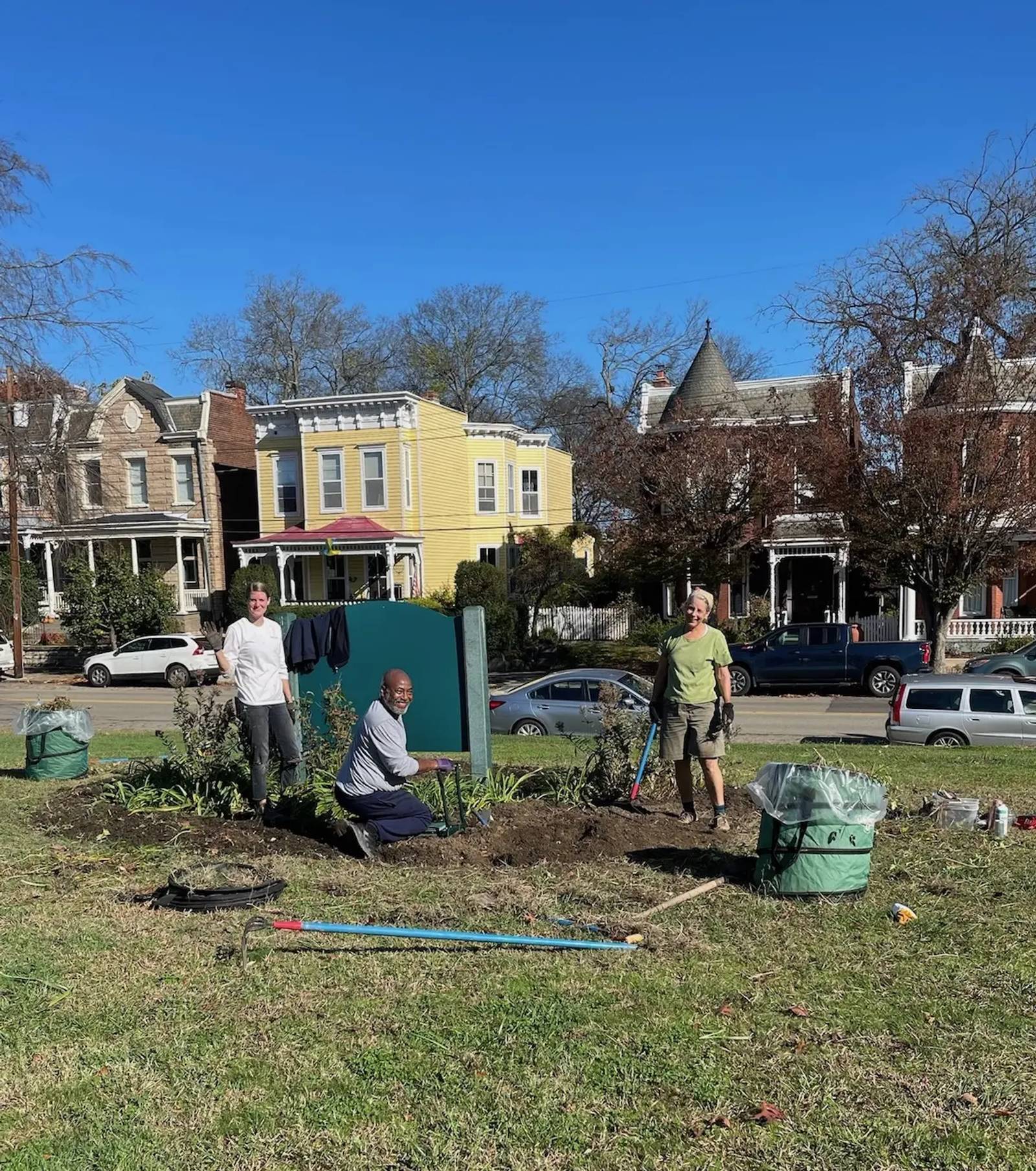 Volunteers cleaning Chimborazo Park