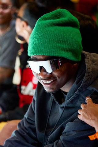 Audience with sunglasses.