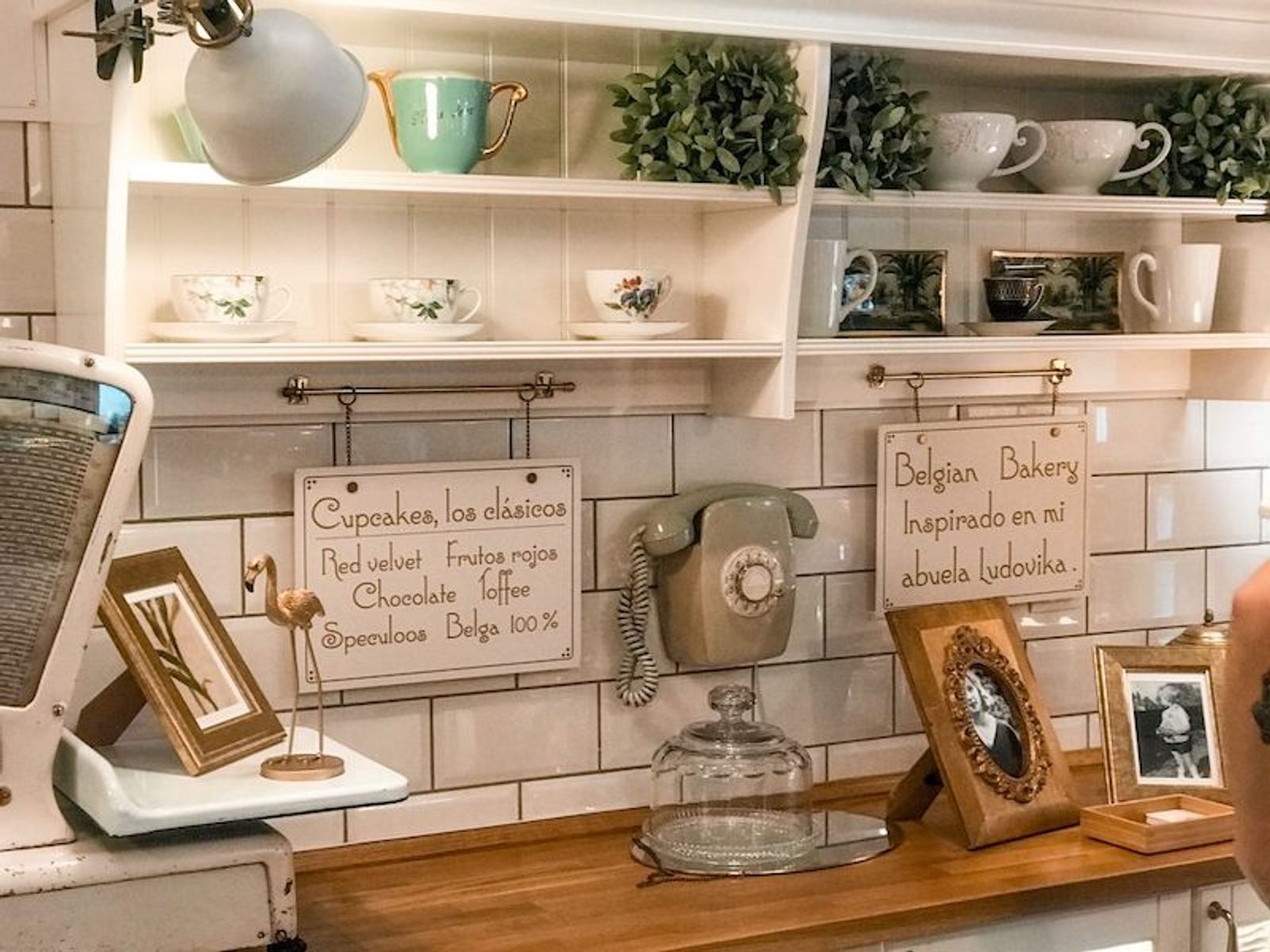 Detalle de la decoración del café El Tilo de Mami Lou