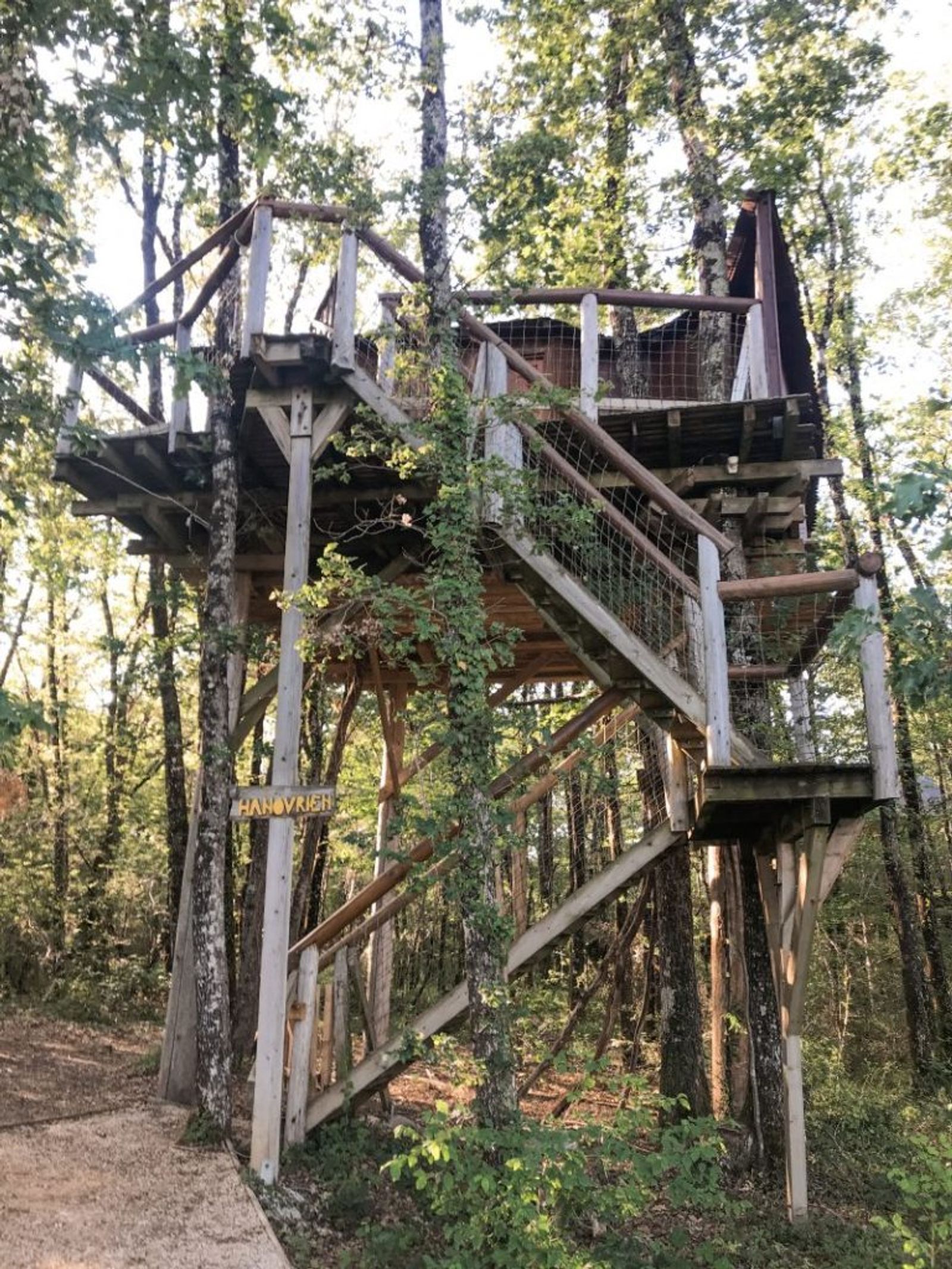 Alojamiento en casas en el árbol en Défiplanet