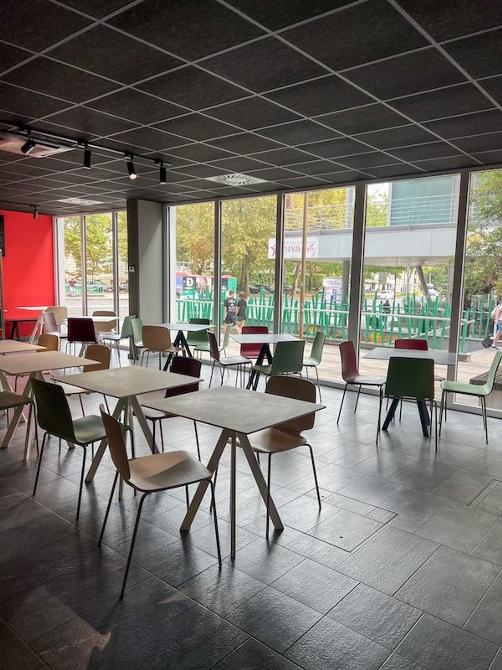 Hall y zona de desayuno en B&B Hotel Maribor