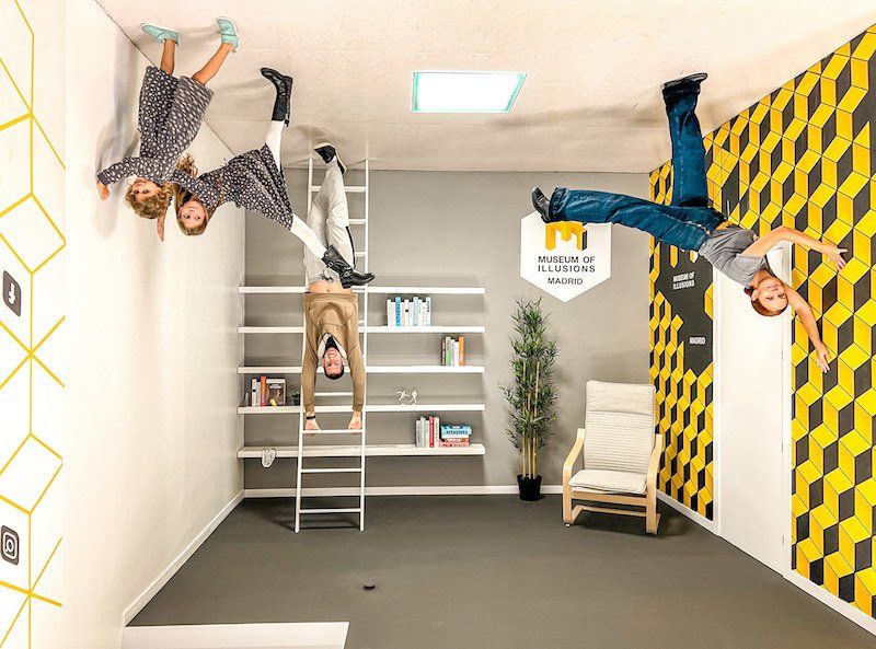 Habitación invertida en el Museo de las Ilusiones de Madrid
