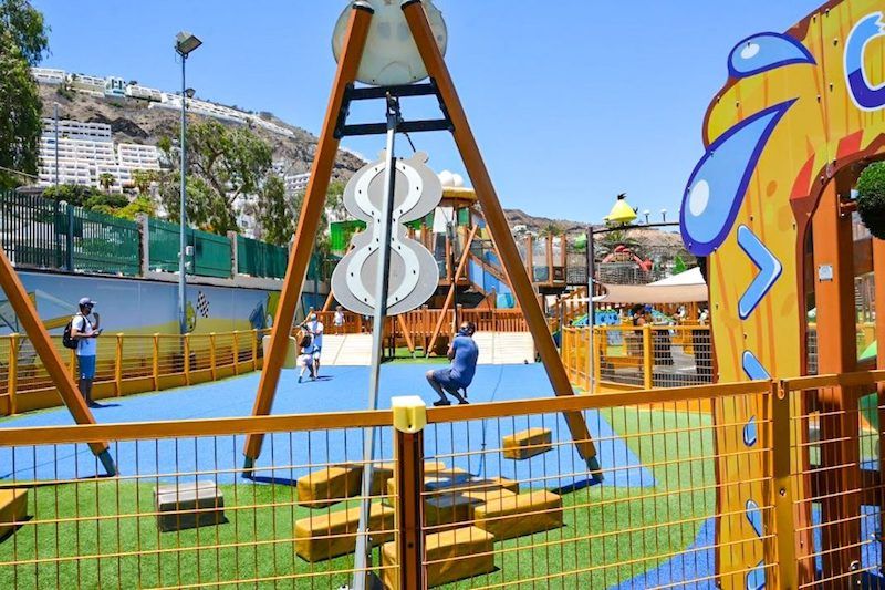 Tirolina en el Angry Bird Park