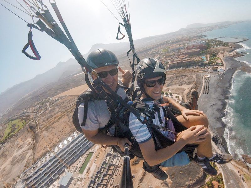 Panorámica de Tenerife desde el aire durante el vuelo en parapente