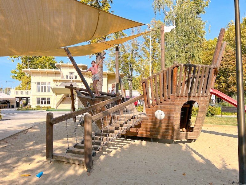 Parque infantil en el Lago Balaton