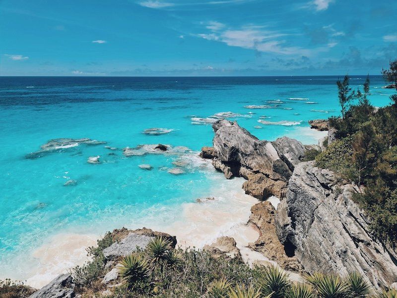 Aguas turquesa y casitas color pastel de las Islas Bermudas