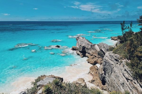 Aguas turquesa y casitas color pastel de las Islas Bermudas