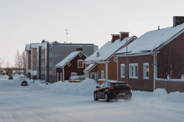 Coche de alquiler en la nieve en Rovaniemi