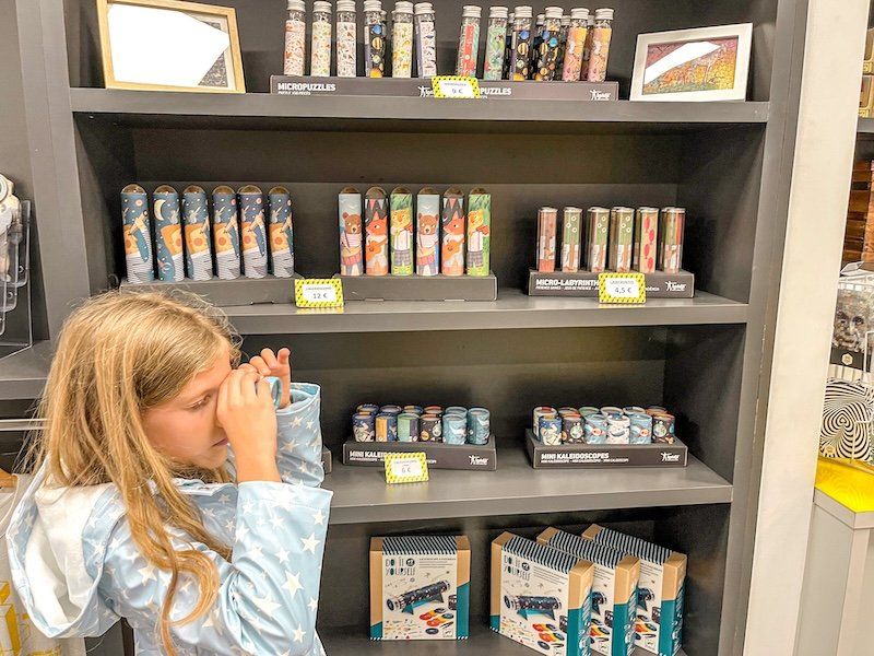 Tienda del Museo de las Ilusiones de Madrid