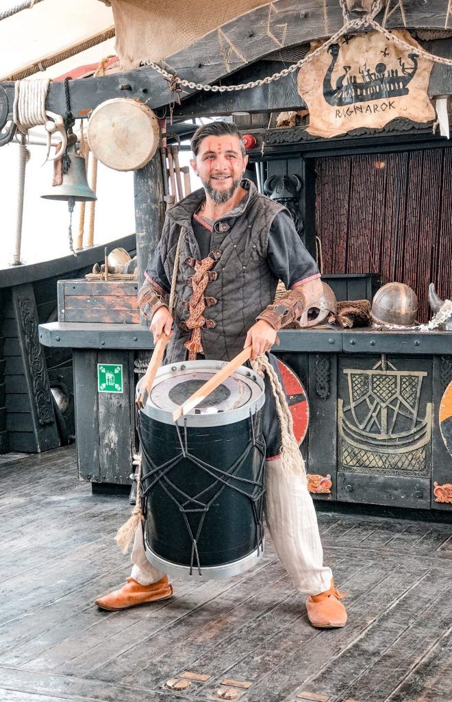 Música vikinga a bordo del Ragnarok, el barco vikingo de Tenerife