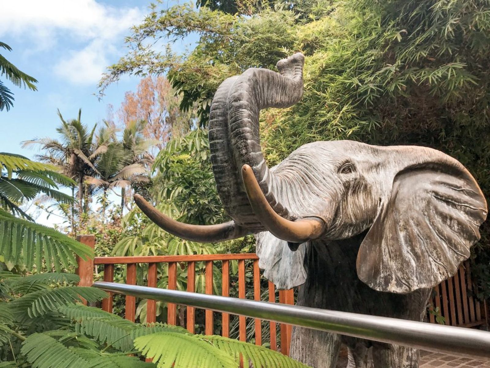 Jardines y lago de Loro Parque, en Puerto de la Cruz (Tenerife)