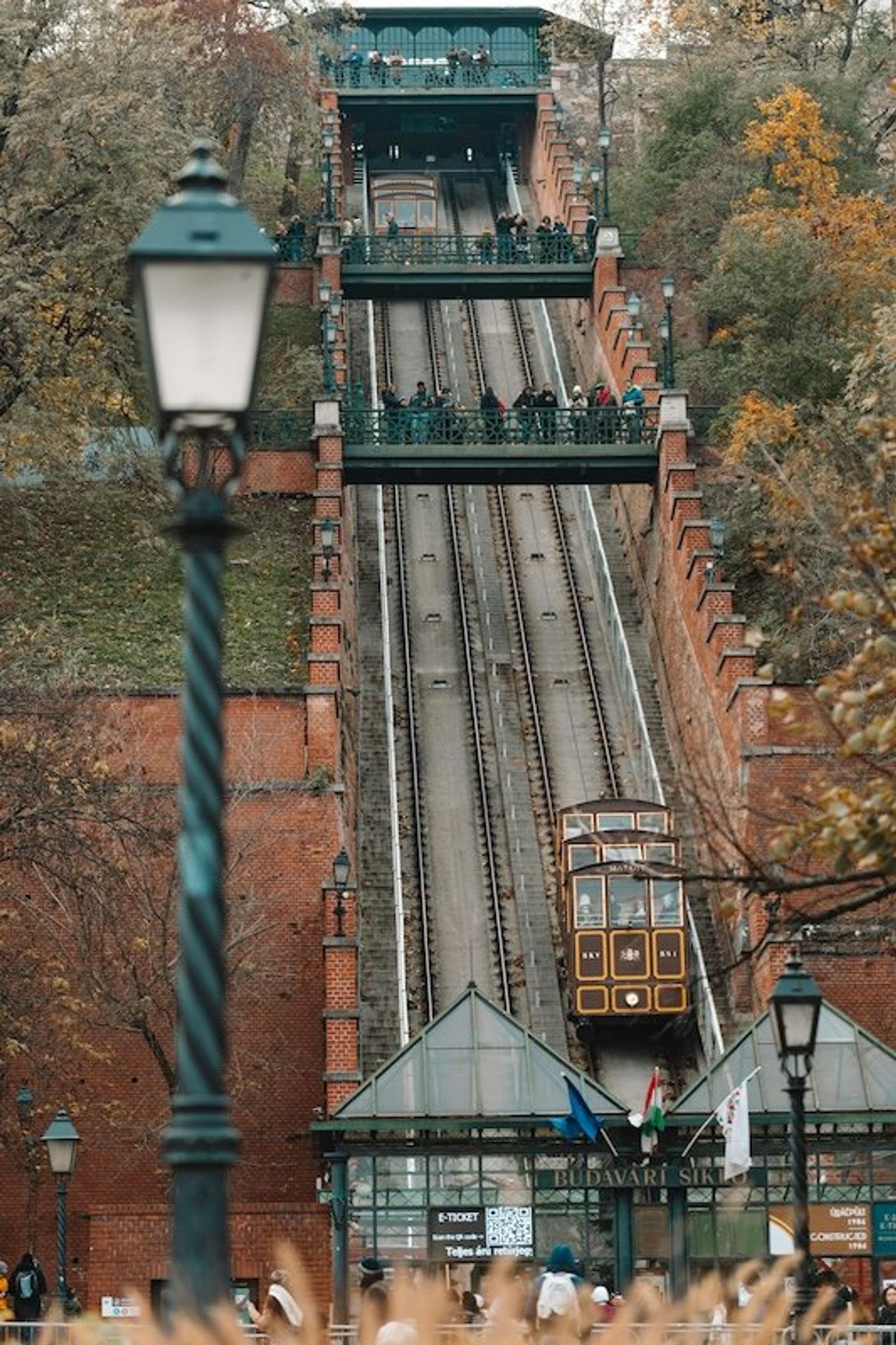  Subir al Castillo de Buda en funicular