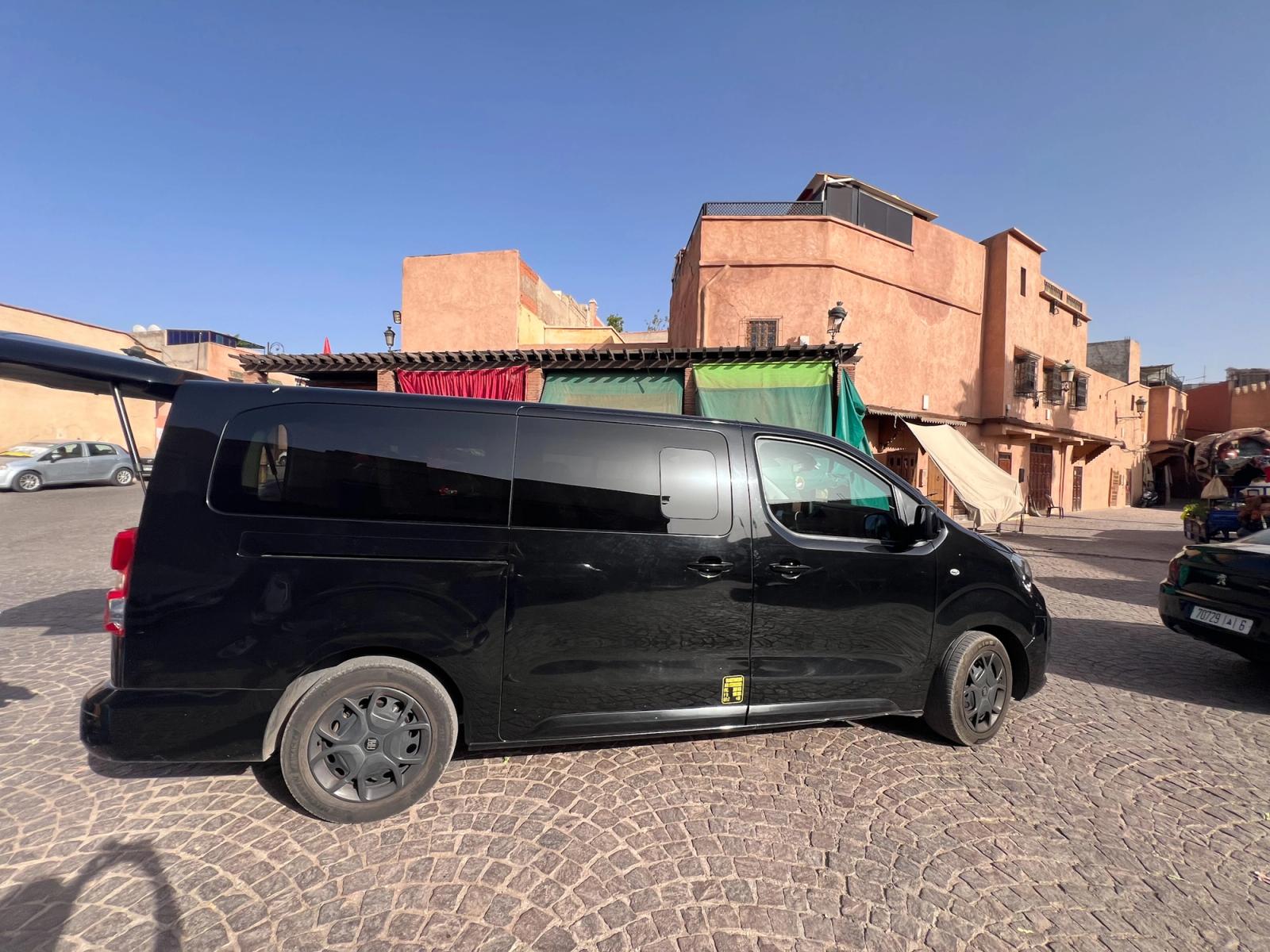 Nuestro transfer privado desde el aeropuerto de Marrakech hasta el Parking Bab Taghzout