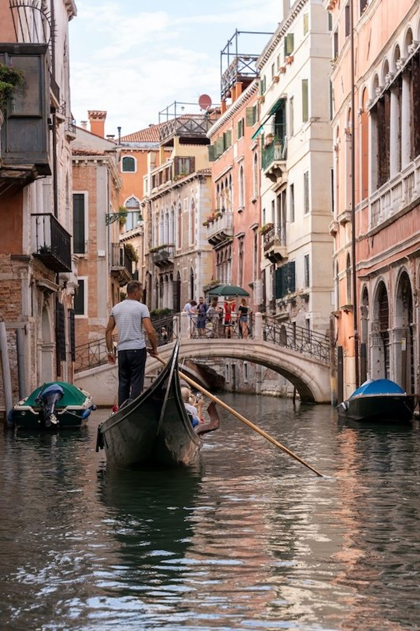 Paseo en góndola por los canales de Venecia 
