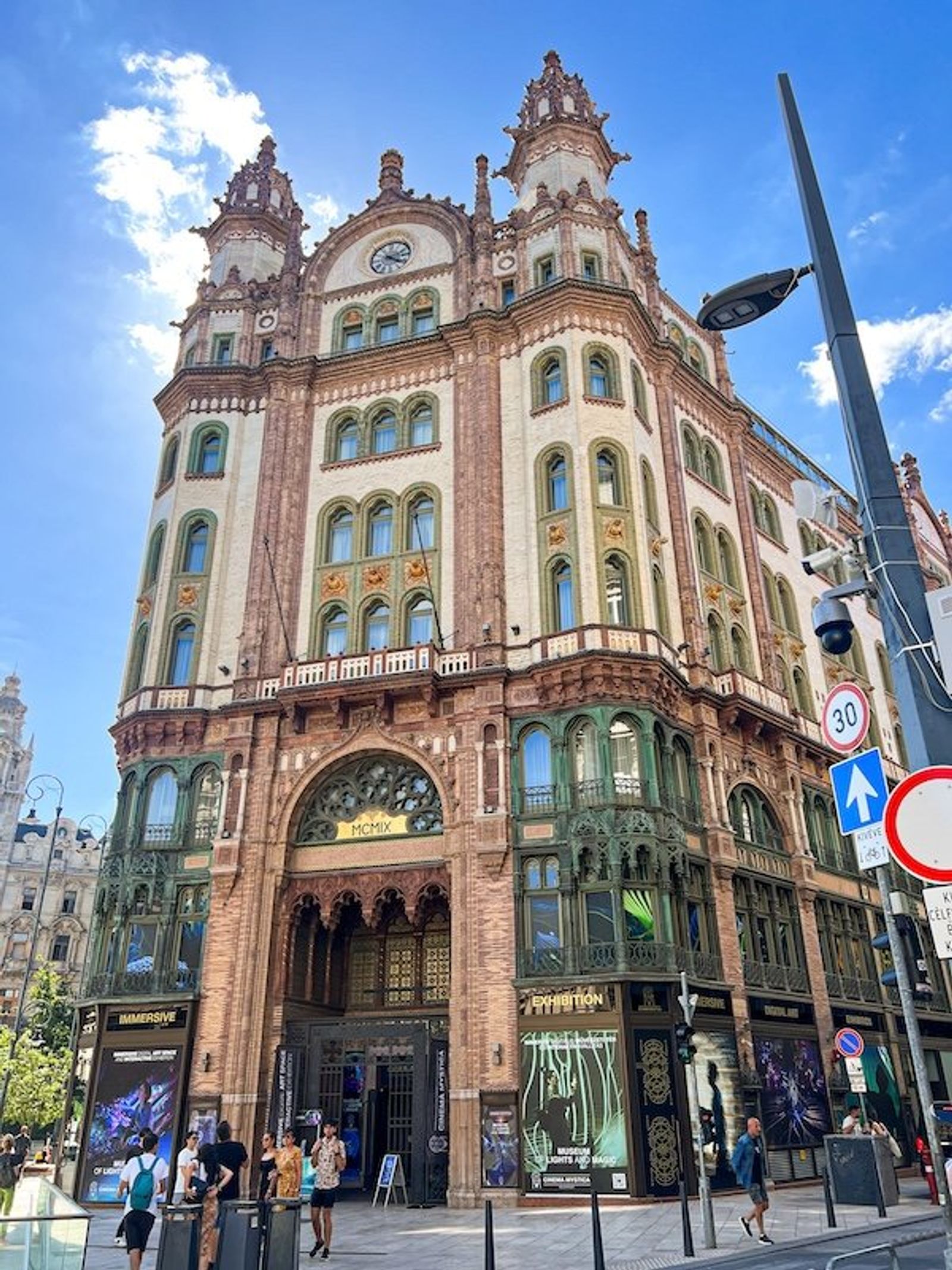 Edificio Parisi Udvar en Budapest, Hungría