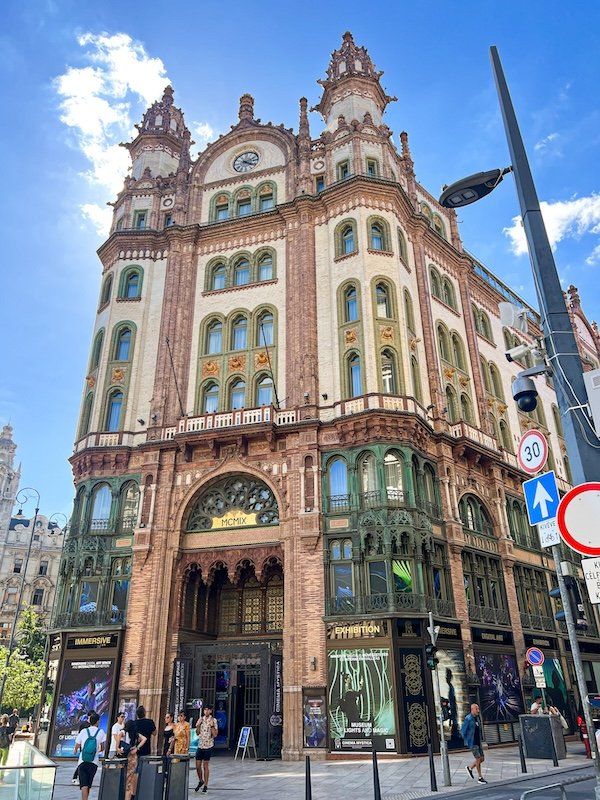 Edificio Parisi Udvar en Budapest, Hungría