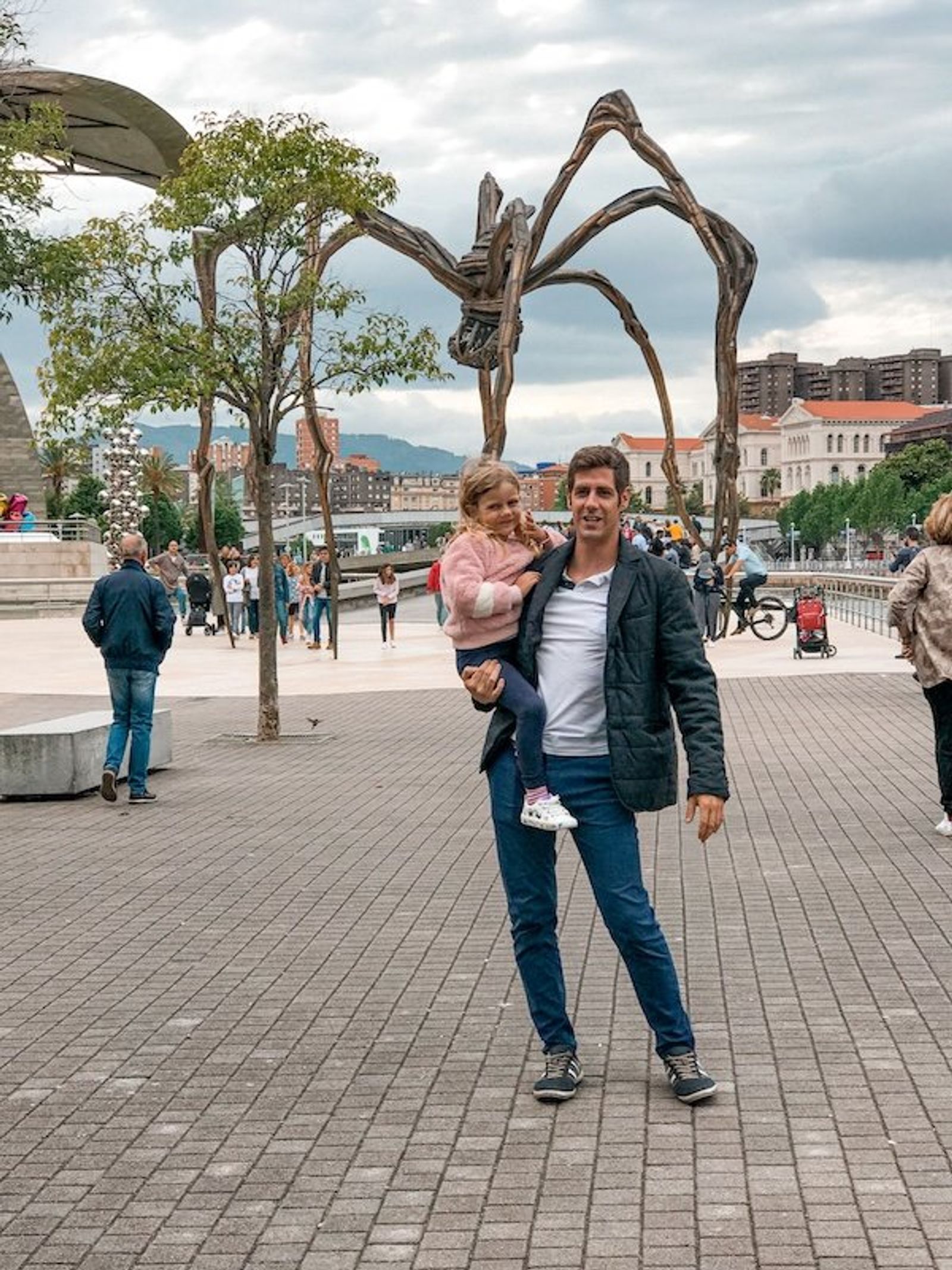 Maman, la escultura de araña de la artista Louise Bourgeois en Bilbao 