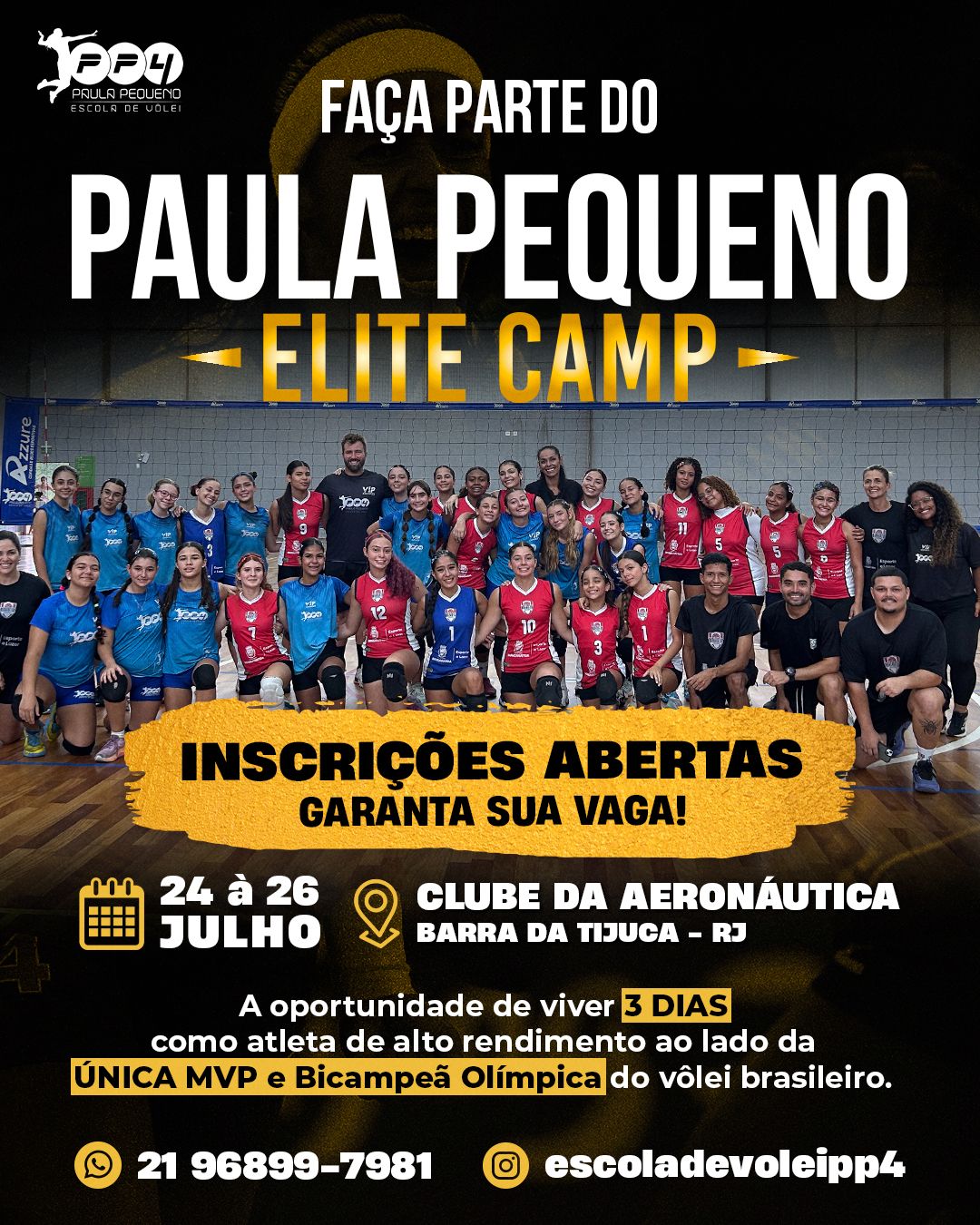 Fotografia em grupo reunindo a bicampeã olímpica Paula Pequeno, a equipe de professores da Escola de Vôlei PP4 e os jovens atletas participantesda escola de vôlei de base no Clube de Aeronáutica. Todos aparecem sorrindo na quadra, destacando o clima de aprendizado e integração do Paula Pequeno Elite Camp.