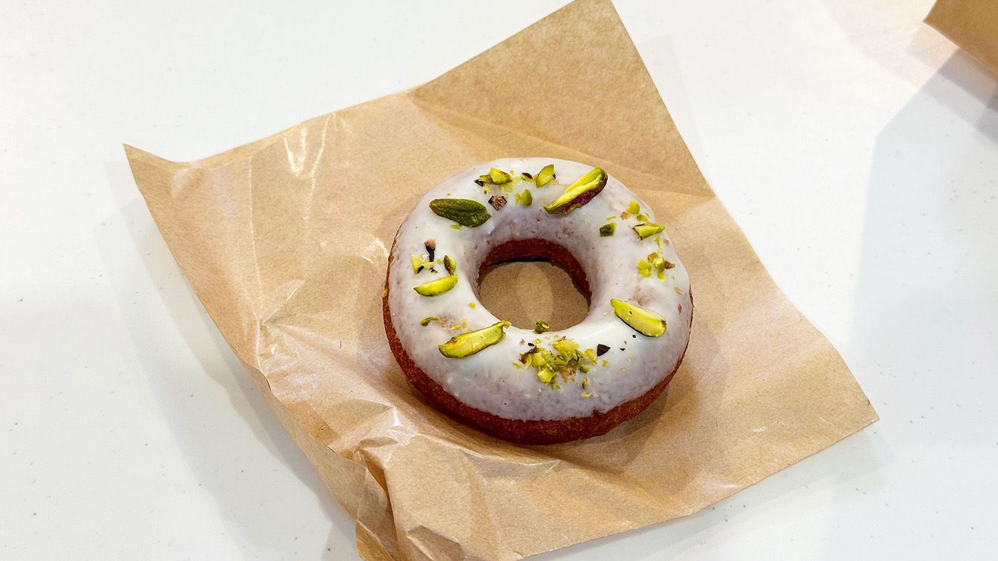 ANNA'S DONUTSのピスタチオホワイト