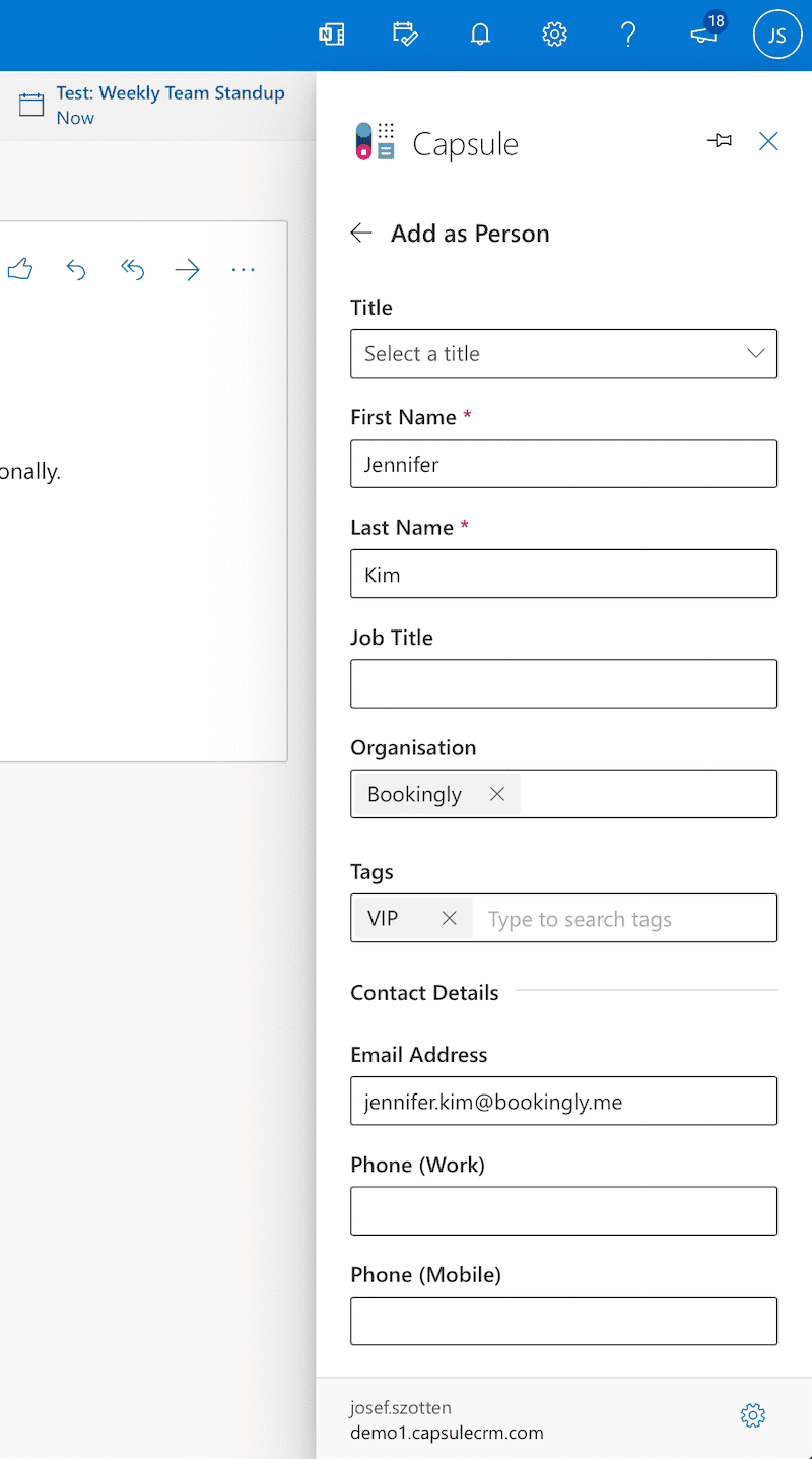 Complemento de Capsule para Outlook que muestra los campos disponibles para rellenar al crear una nueva persona