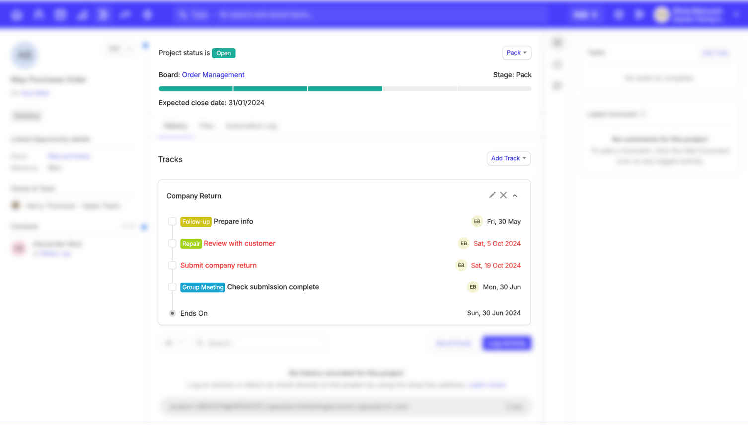 Una captura de pantalla muestra un registro de proyecto individual abierto. Puedes ver el progreso del proyecto así como las tareas pendientes y en qué hito se encuentra