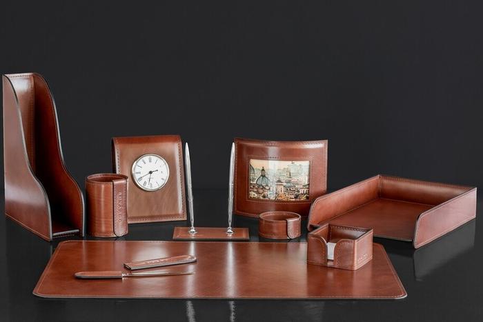 Personalized leather notebooks as one of the examples for client gift ideas.