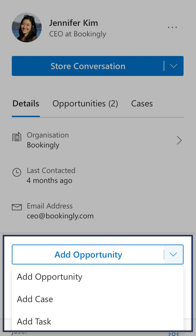 Menú desplegable que muestra las opciones para agregar diferentes tipos de registros a un contacto mediante el complemento de Outlook