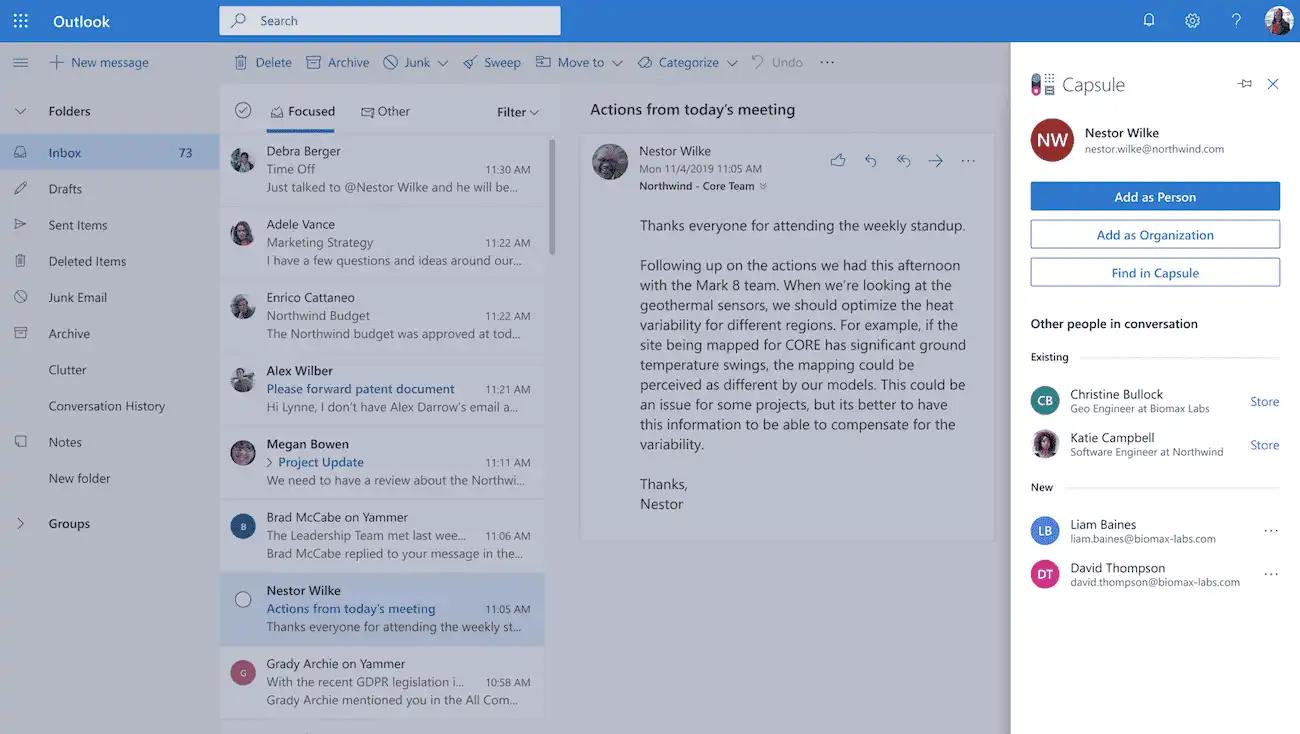 una captura de pantalla de Microsoft Outlook con la barra lateral de Capsule visible a la derecha
