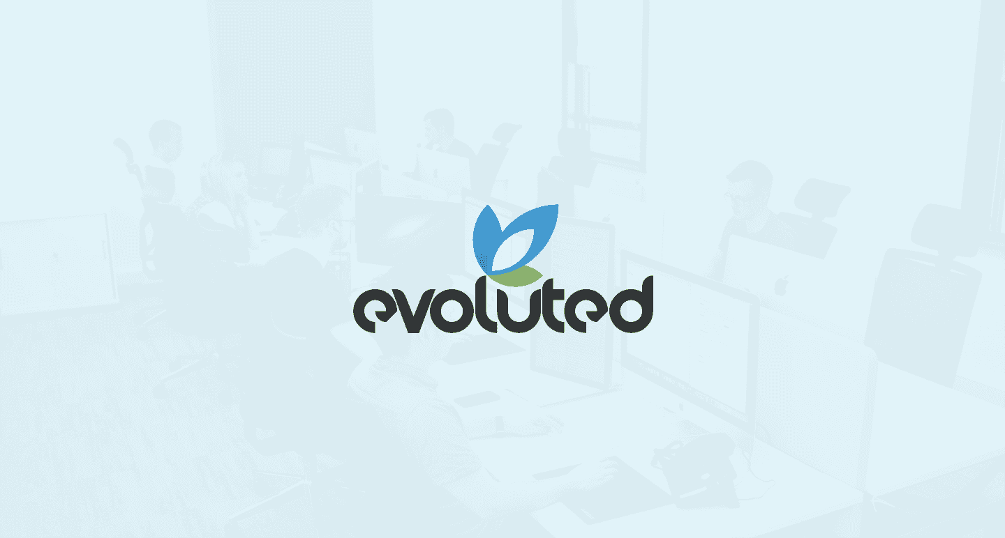 Logotipo evolucionado sobre un fondo azul