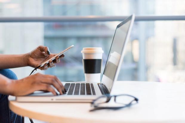Selling smarter with Capsule and LinkedIn (via Magical)