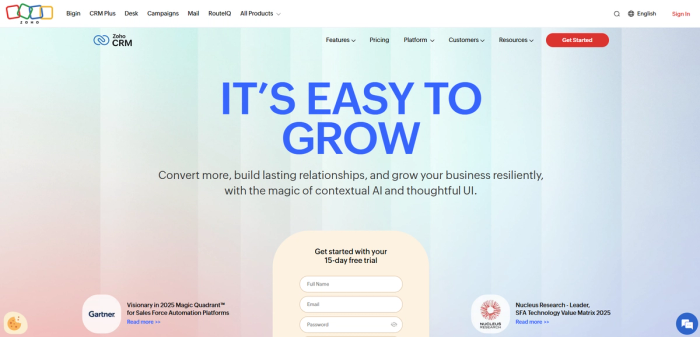 Zoho CRM homepage with the headline "IT'S EASY TO GROW" and a sign-up form for a 15-day free trial.