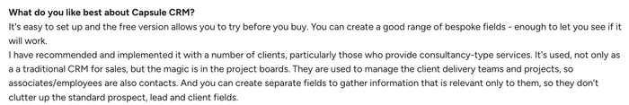 A user review of Capsule CRM, highlighting its easy setup, customizable fields, and project boards for client and team management.