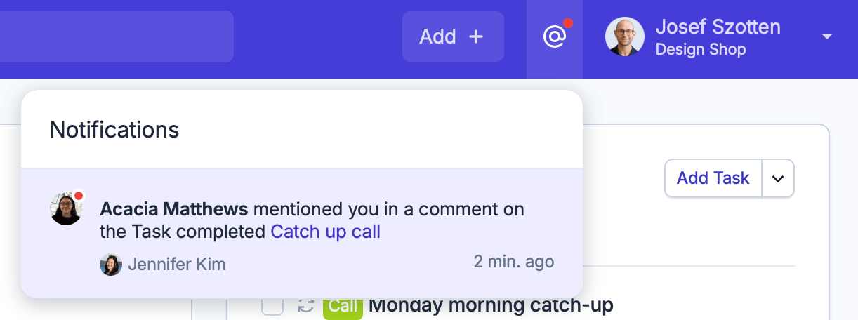 Una notificación de un comentario con @mención que aparece en la bandeja de notificaciones.