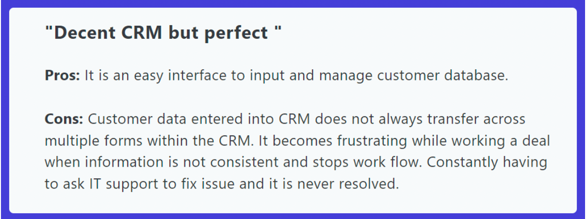 Una reseña escrita de un sistema CRM que elogia su interfaz fácil de usar, pero critica los persistentes problemas de transferencia y consistencia de datos.