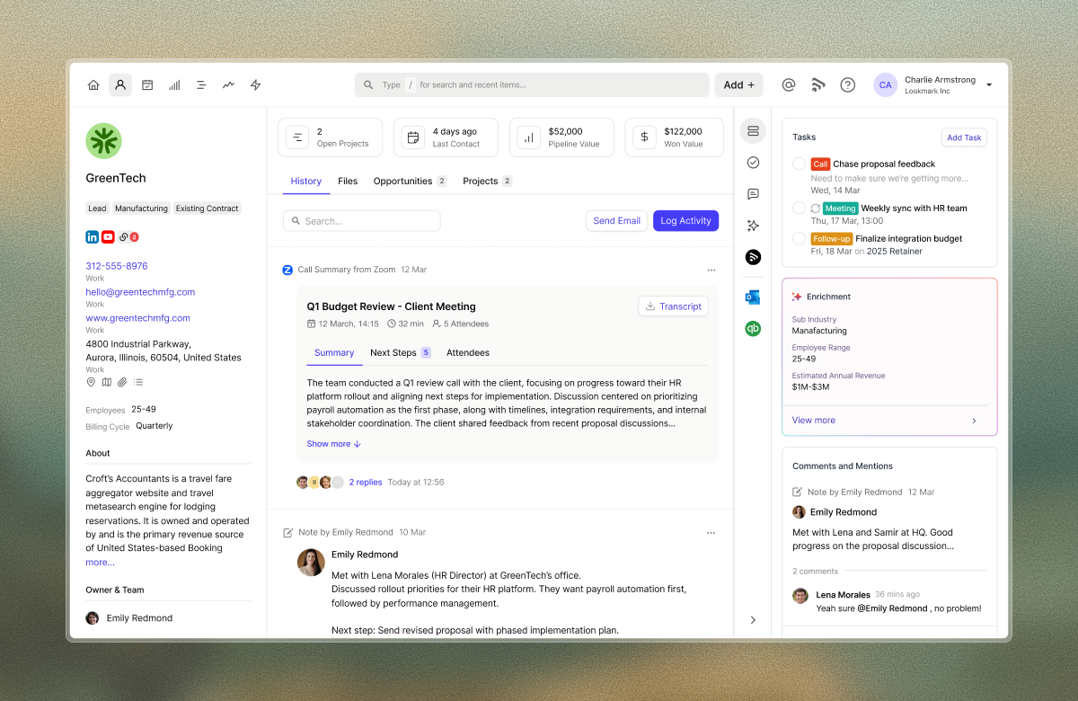 ejemplo de contacto con resumen de reunión y transcripción registrada por la integración de Zoom
