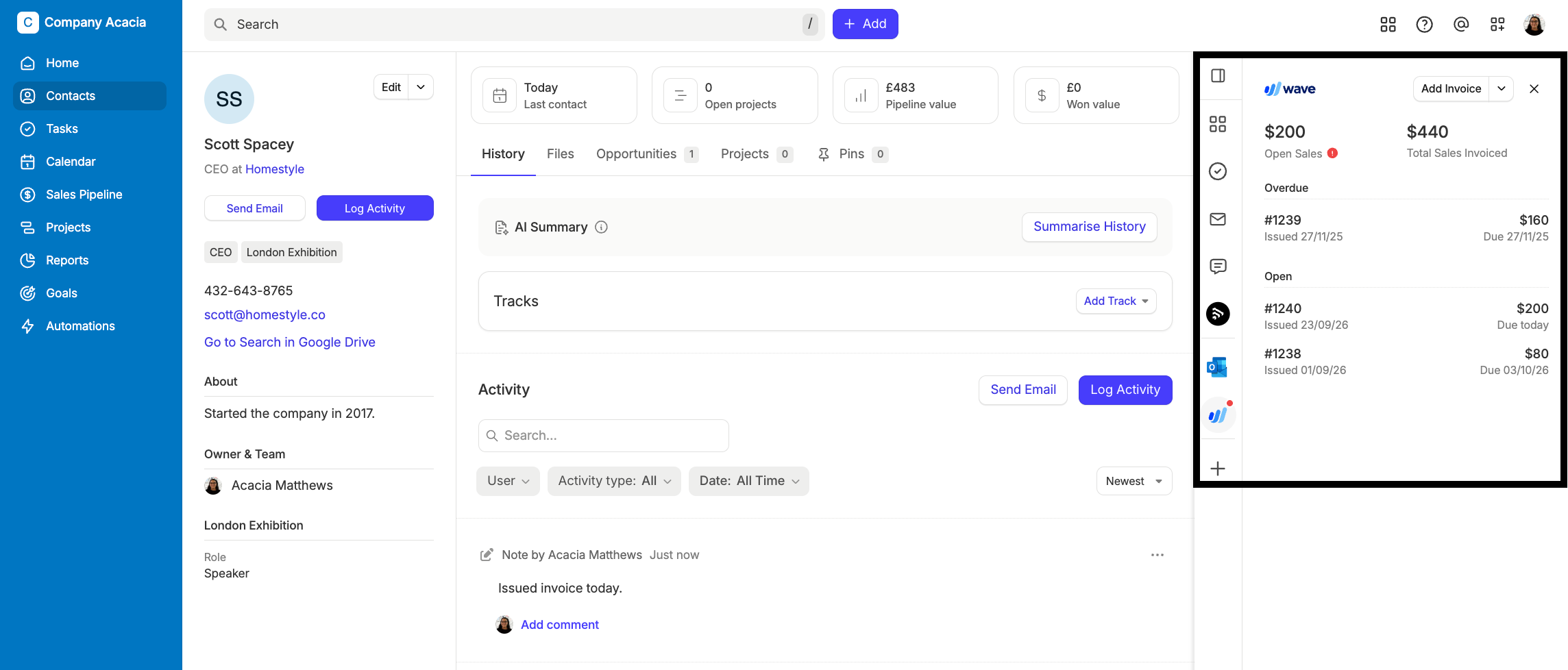 contacto de ejemplo que muestra el panel lateral de integración de Wave