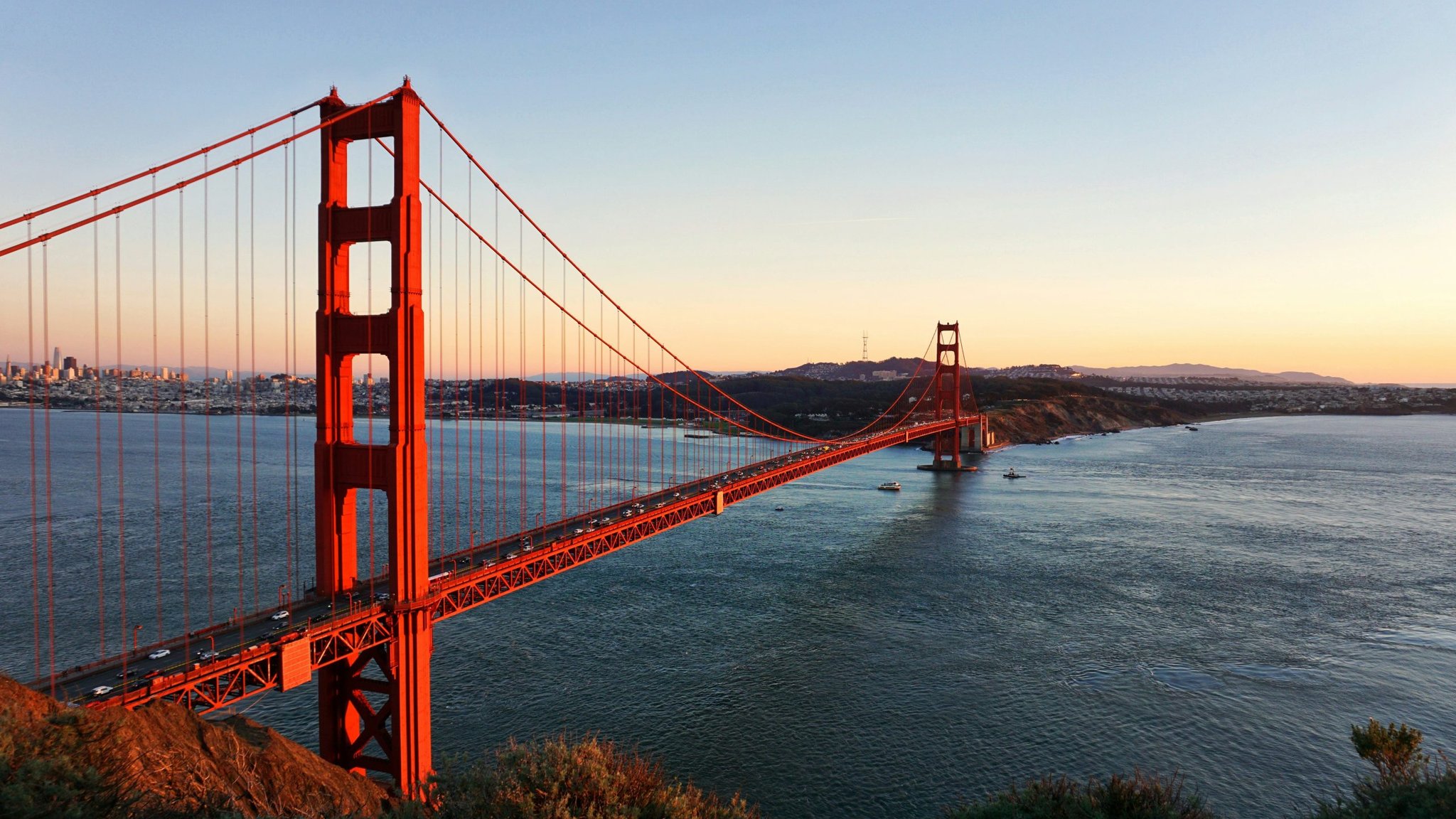 Golden Gate Bridge spanning San Francisco Bay