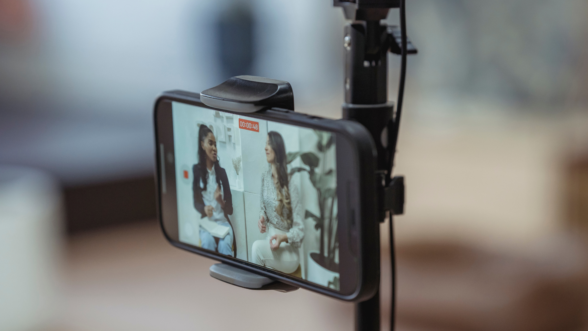 Smartphone on a stabilizer records two women in conversation