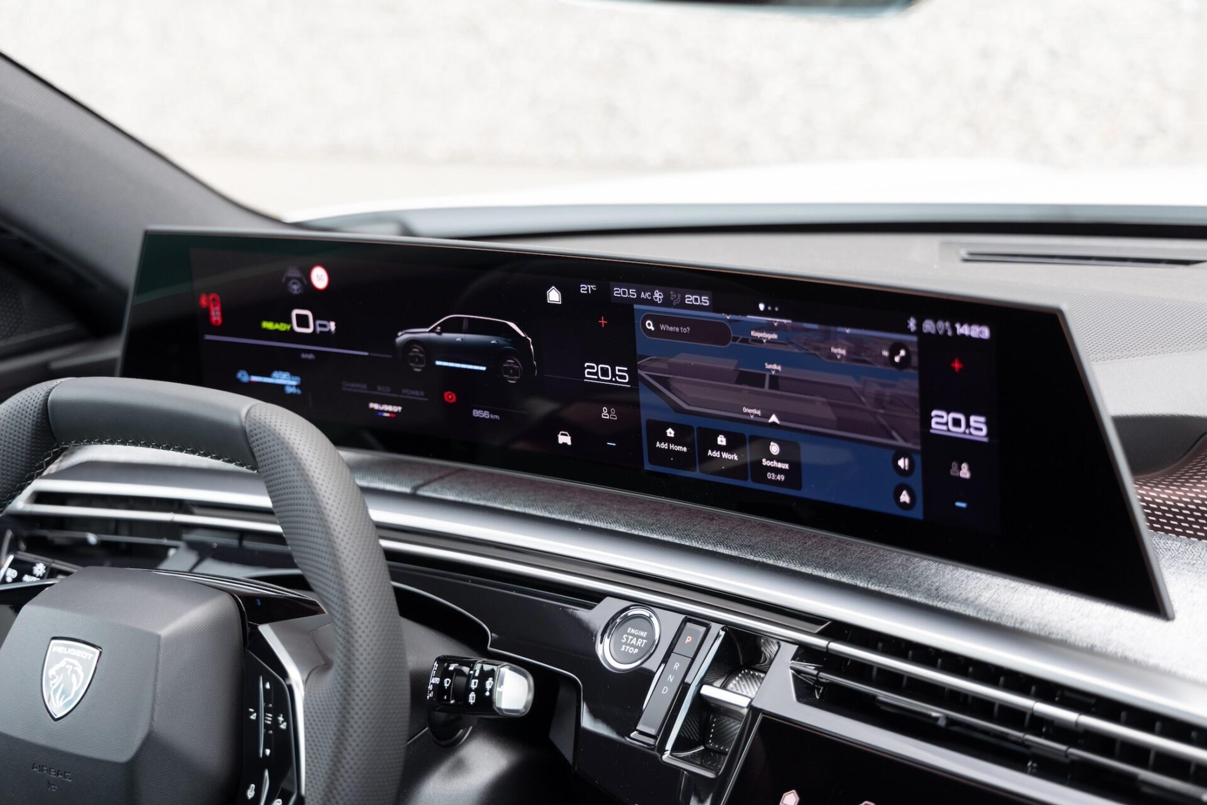 infotainment screen and interior of peugeot e-3008