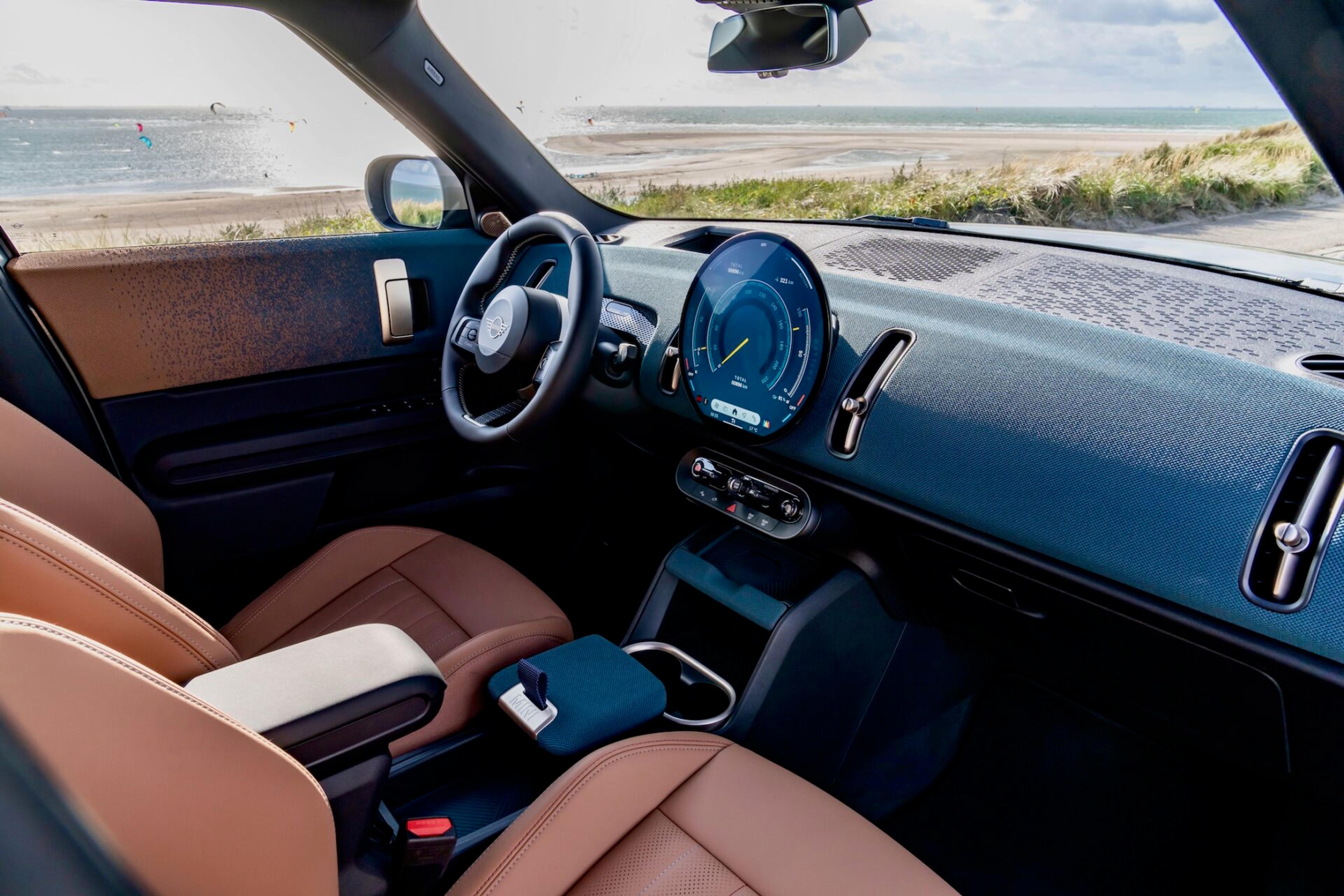 inside mini countryman