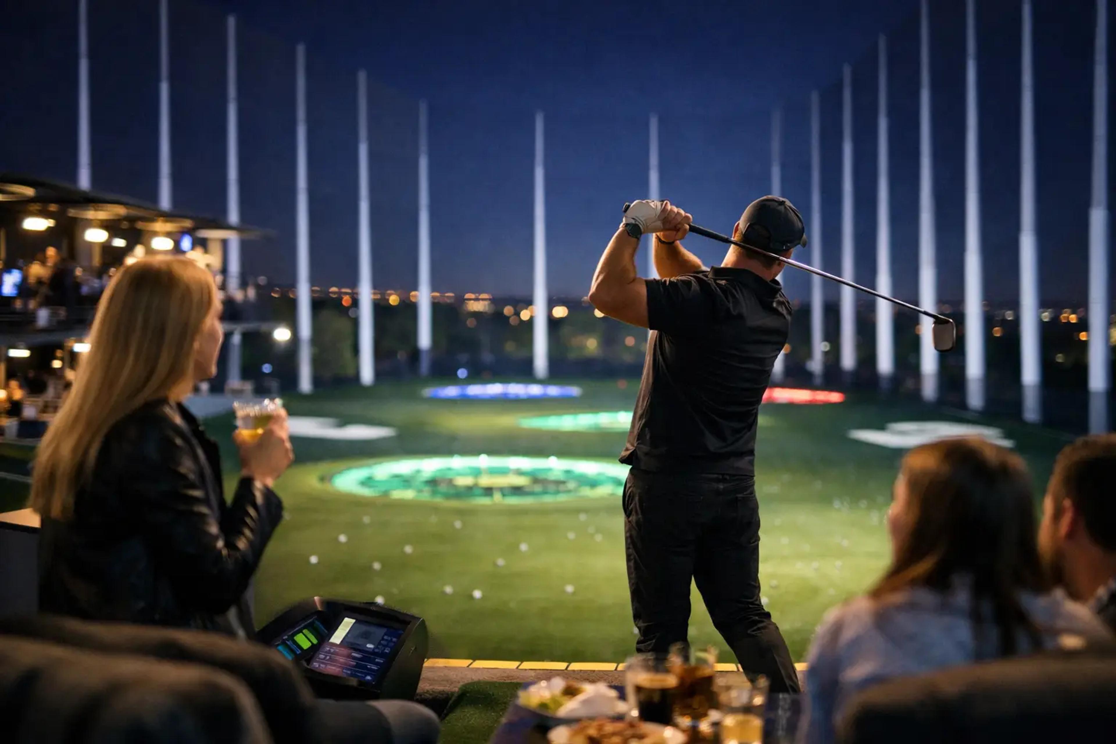 How Nightlife Golf Venues Work After Dark